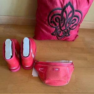 UGG Women’s Classic Clear Red Mini boots with belt bag Size 9